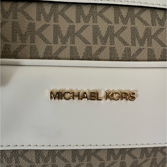 Michael Kors Travel Large Light Cream Bag - Picture 9 of 9